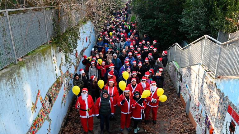 Forlì, dalla camminata dei Babbo Natale 5mila euro per lo Ior grazie al record di partecipanti VIDEO GALLERY