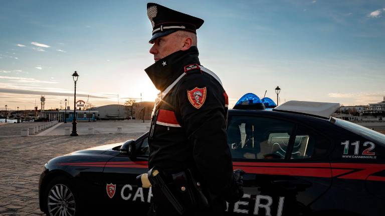 Cesenatico, ruba dei farmaci, li ingoia e viene colto da malore: ladro prima soccorso e poi denunciato