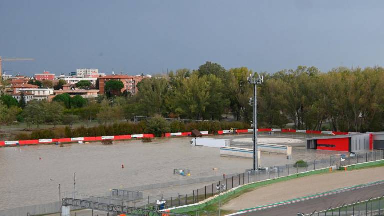 Esondato il fiume Santerno. Autodromo di Imola allagato, salvata una dipendente. Sfollate dieci persone a Casola VIDEO e FOTO