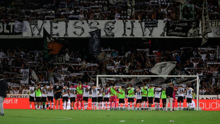 In questa stagione la curva Mare è andata sold-out in abbonamento foto gianmaria zanotti