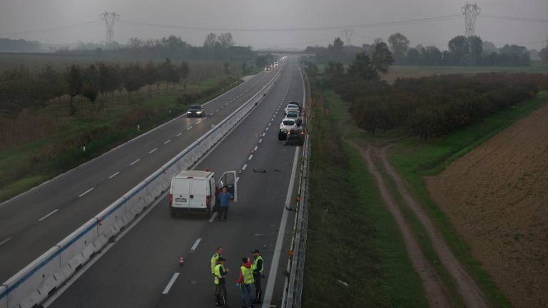 Incidente mortale sulla E45: automobilista sbalzato dall’abitacolo perde la vita