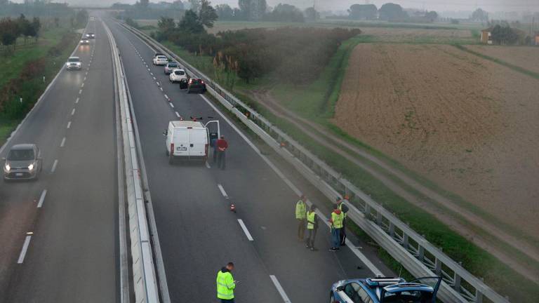 Incidente mortale sulla E45: automobilista sbalzato dall’abitacolo perde la vita