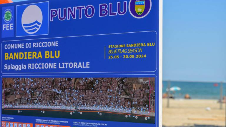 Riccione. Sventola la bandiera blu