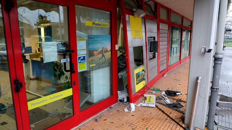 Bancomat fatto saltare alle Poste di Pievesestina di Cesena: ladri in fuga senza bottino