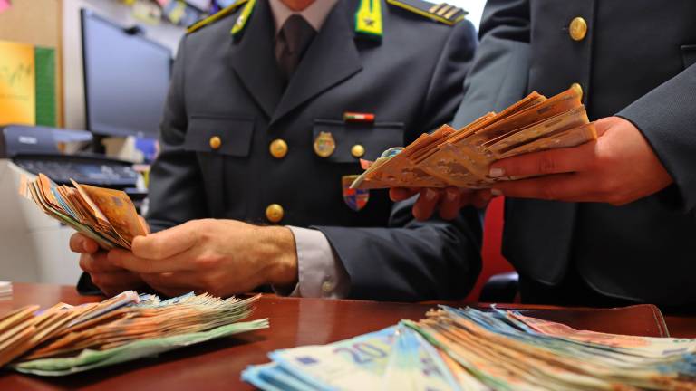 Rimini. Sequestrate banconote false per 70mila euro, ci sono anche i dollari americani VIDEO