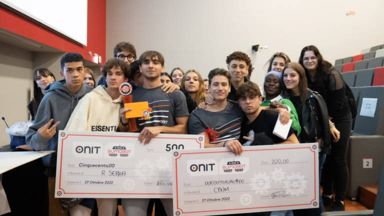 Cesena, l'Itc Serra vince la sfida dei robot alla Onit Sumobot Cup