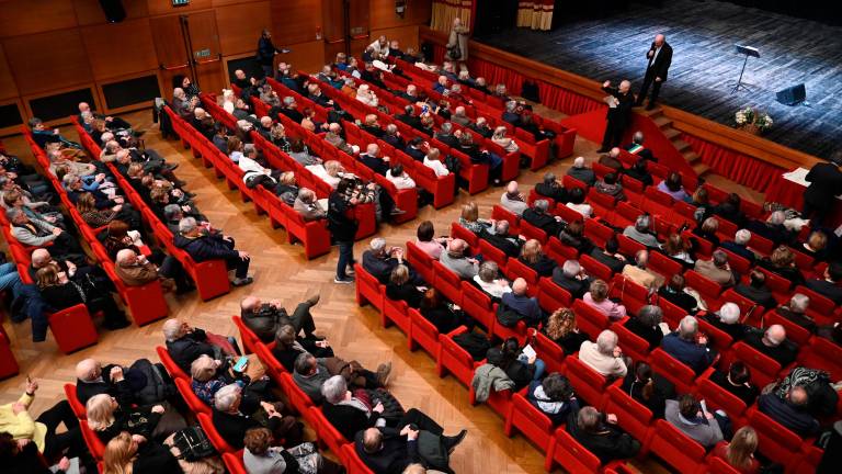 La cerimonia di ieri al teatro Fabbri (Foto Fabio Blaco)