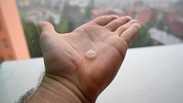 Maltempo: temporali forti e grandine in Romagna, smottamenti e allagamenti nel Forlivese