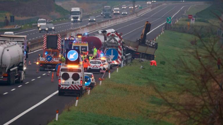 Lugo, morto travolto in autostrada: il dolore della moglie e dei due figli piccoli