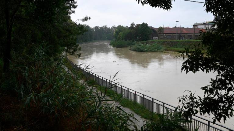 Maltempo in Romagna, il fiume Montone a rischio esondazione a Forlì. Il sindaco Zattini: “Situazione in peggioramento”