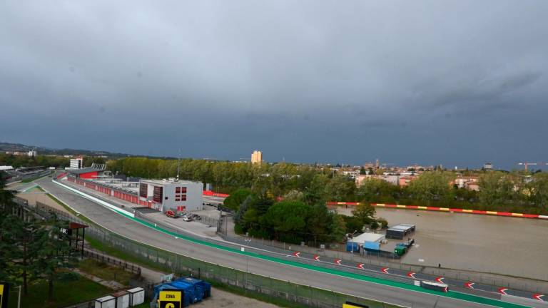 L’autodromo di Imola allagato. FOTO Mauro Monti