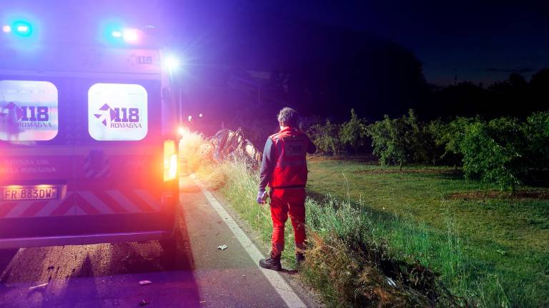 Ravenna, incidente a Gambellara: feriti 4 giovani, il più grave è il conducente di 22 anni