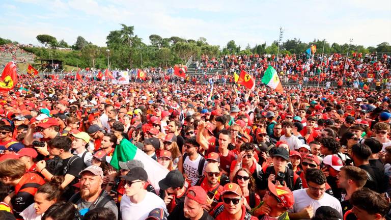 Il pubblico della Formula uno a Imola a maggio scorso (foto mmph)