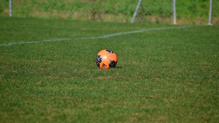 Frammenti di amianto, chiusa l’area sportiva di Voltana per la bonifica. Allenamenti e partite a S. M. in Fabriago e a Lugo