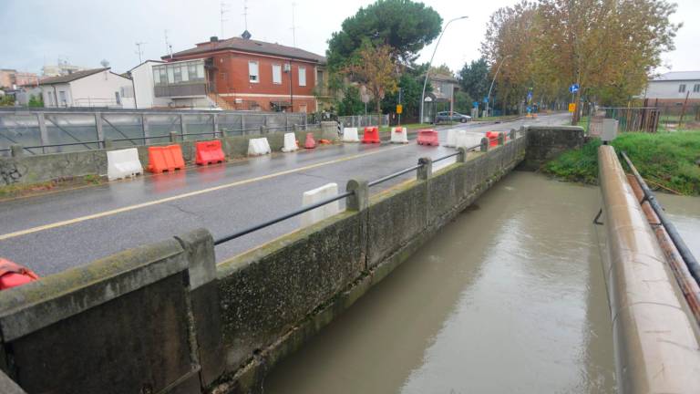 Il ponte della Lama chiuso al traffico (foto Massimo Fiorentini)