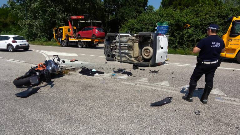 I due mezzi dopo l’incidente (foto Fiorentini)