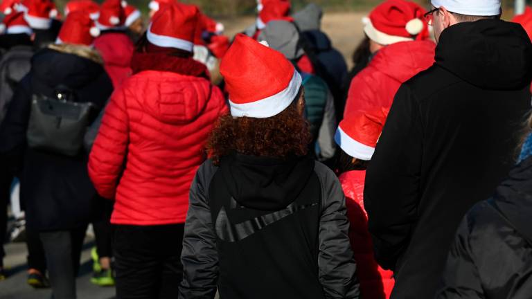 Forlì, dalla camminata dei Babbo Natale 5mila euro per lo Ior grazie al record di partecipanti VIDEO GALLERY