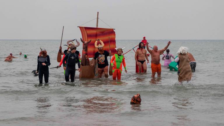 Befana in Romagna, da Cristina D’Avena a Orietta Berti, dal tuffo in mare alla Pasquella GALLERY