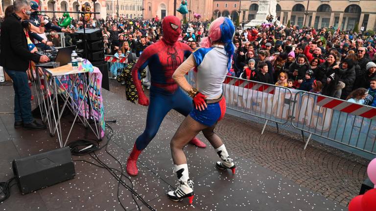 Forlì. Piazza Saffi gremita per il “Carnevale dei sogni” FOTOGALLERY