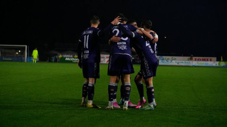 L’esultanza dei biancorossi dopo il momentaneo 0-1 (foto LAURA BACCARO RIMINI FC)