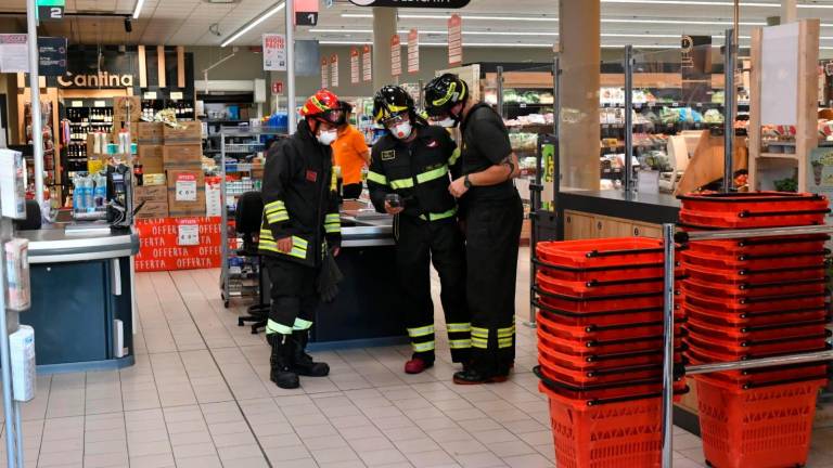 I vigili del fuoco al Famila