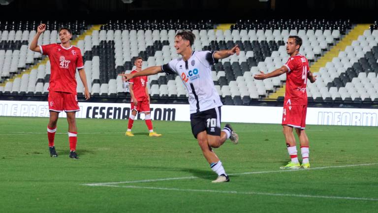 Matteo Francesconi festeggia il gol del 3-1 (Zanotti)