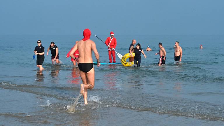 Coraggiosi di tutto il mondo, il vostro posto è Riccione: il primo gennaio torna il tuffo di Capodanno