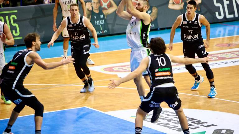 Basket B, Garelli: “Blacks, primo quarto inaccettabile”