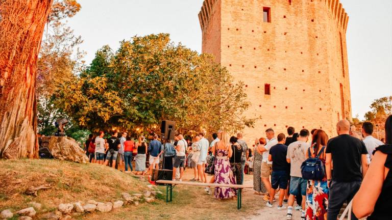 Faenza, Torre di Oriolo: degustazioni vini, musica dal vivo, osservazione del cielo