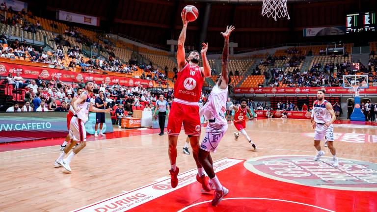 L’Unieuro si arrende alla Fortitudo 85-77 e dice addio al sogno Supercoppa