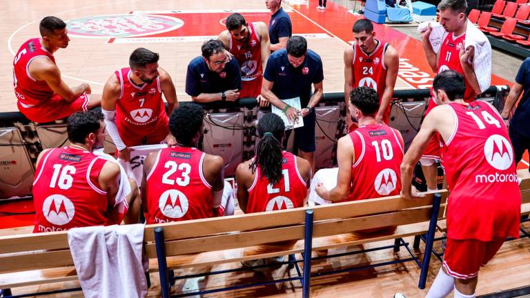 Un time-out di Antimo Martino durante la partita contro la Fortitudo