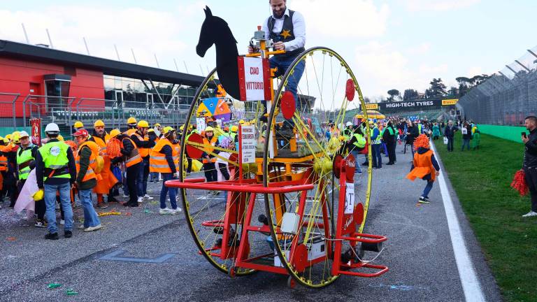 Carnevale a Imola, la sfilata dei fantaveicoli. VIDEO E GALLERY