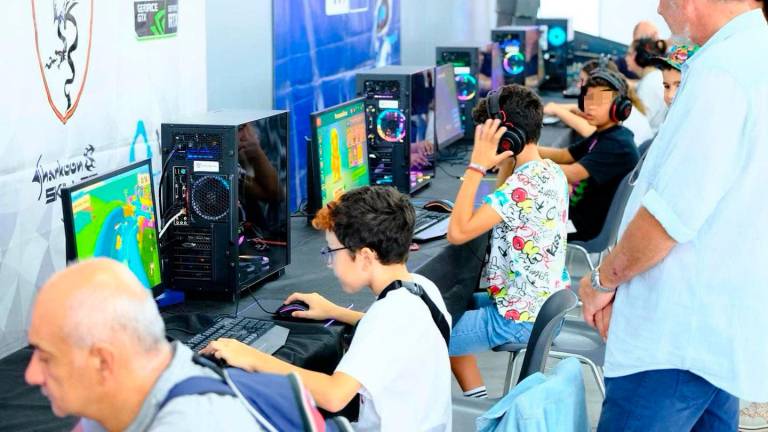 Ragazzi alle prese con videogames a “Gamics”