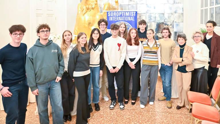 Rimini, 18 studenti al Teatro Galli per la stagione di prosa grazie al Soroptimist