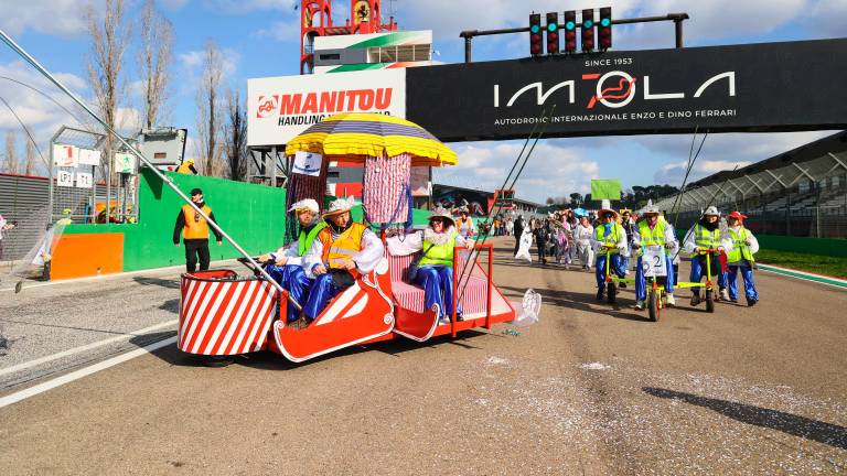 Carnevale a Imola, la sfilata dei fantaveicoli. VIDEO E GALLERY