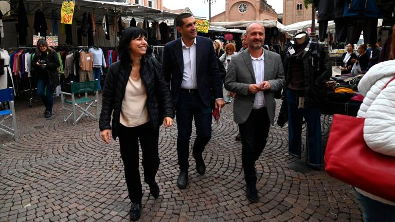 Forlì, il candidato De Pascale visita la città in vista delle elezioni VIDEO