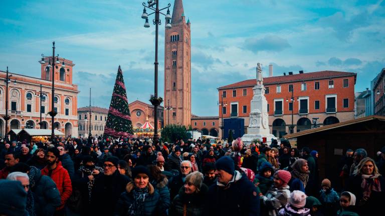 Forlì, oltre 4mila persone per la befana acrobatica