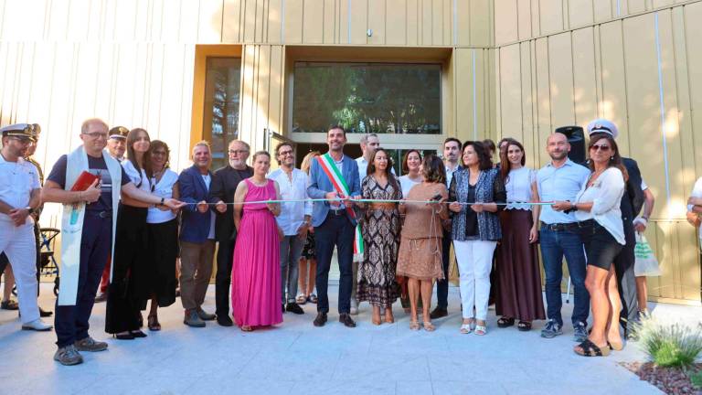 Inaugurato il nuovo Palazzo del Turismo Arcobaleno: «Si apre una nuova stagione per San Mauro Mare»