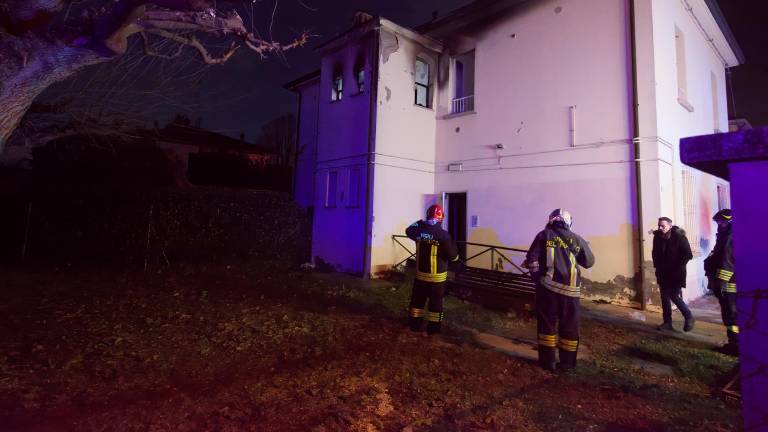 Ravenna, fiamme in un’abitazione a Godo di Russi. In due al pronto soccorso