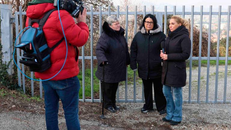 Marisa Degli Angeli e l’avvocato Iannuccelli durante un’intervista in zona convento