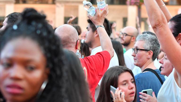 In migliaia in piazza a Forlì per il concerto di Radio Bruno con Elettra Lamborghini, Coma_Cose e Renga e Nek - Gallery