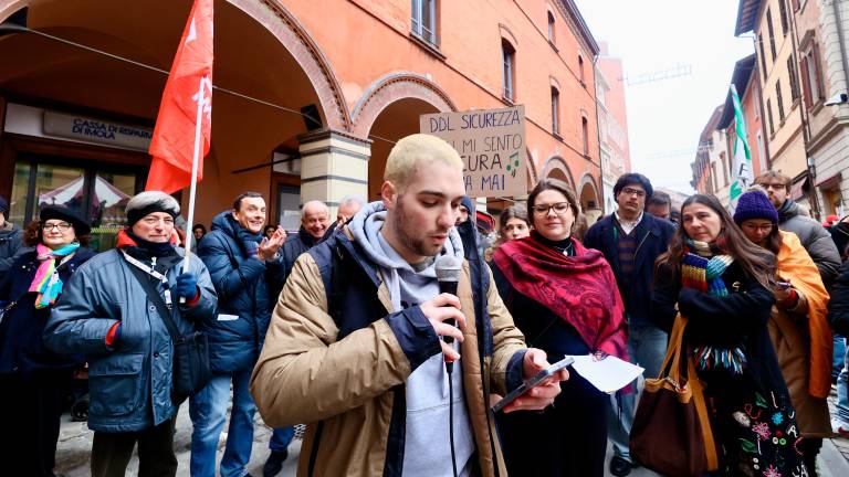 Imola, almeno 500 persone alla manifestazione contro il Ddl sicurezza del governo VIDEOGALLERY