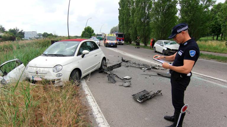 Ravenna, pauroso incidente: 2 feriti incastrati nelle auto - Gallery