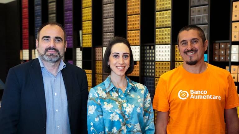 Gianluca Tapparini (direttore generale Alea Ambiente), Silvia Totaro (Nespresso Italiana) e Gianluca Benini (direttore di Banco Alimentare Emilia Romagna)