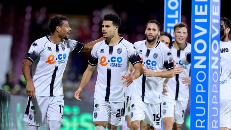 Elayis Tavsan celebra il gol realizzato martedì sera allo stadio Arechi di Salerno: è il primo realizzato dal Cesena