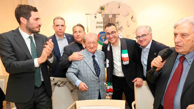 Il sindaco Enzo Lattuca e il presidente del Panathlon, Dionigio Dionigi, con i soci americani del Cesena Fc: Peter Ciaccia, Michael Aiello, John Aiello e Anthony Scotto