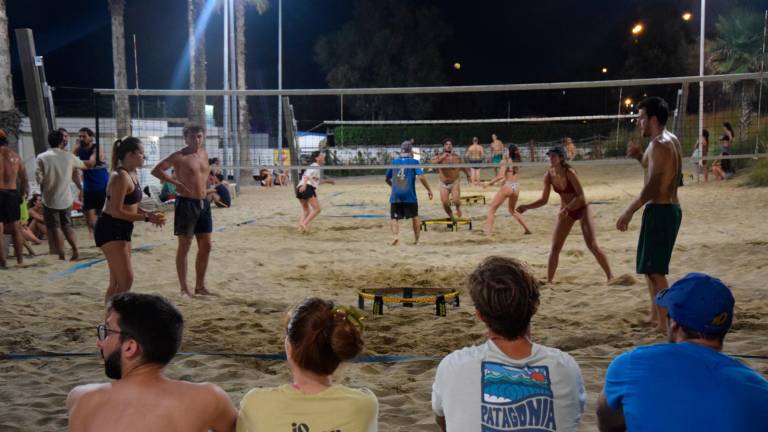 Rimini. Lo spikeball di Cittadinanza dona oltre 1.500 euro ai bambini con disabilità di Kibera