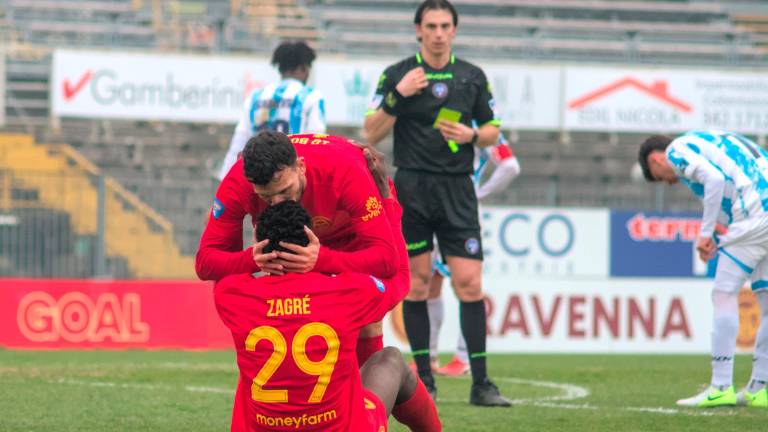 Lo Bosco esulta con Zagrè dopo il 4-0