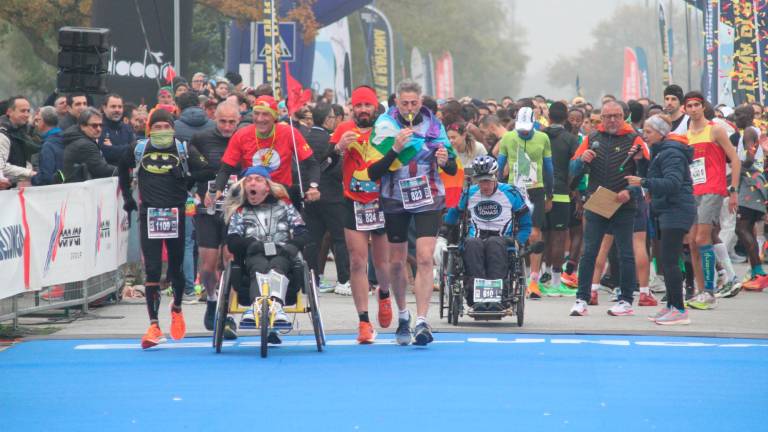 In migliaia alla Maratona di Ravenna Città d’Arte: una domenica di sport e divertimento VIDEO GALLERY