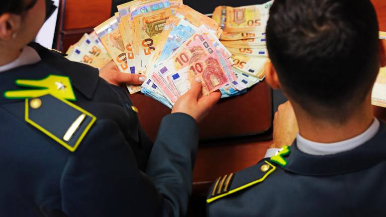 Rimini. Sequestrate banconote false per 70mila euro, ci sono anche i dollari americani VIDEO